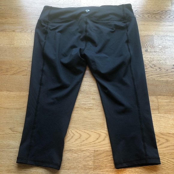 Full Tilt Sport Black Capri Leggings Medium - Picture 1 of 10